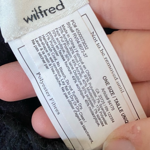 Aritizia Wilfred Black Faux Fur Pom Pom Beanie O/S - Picture 4 of 5